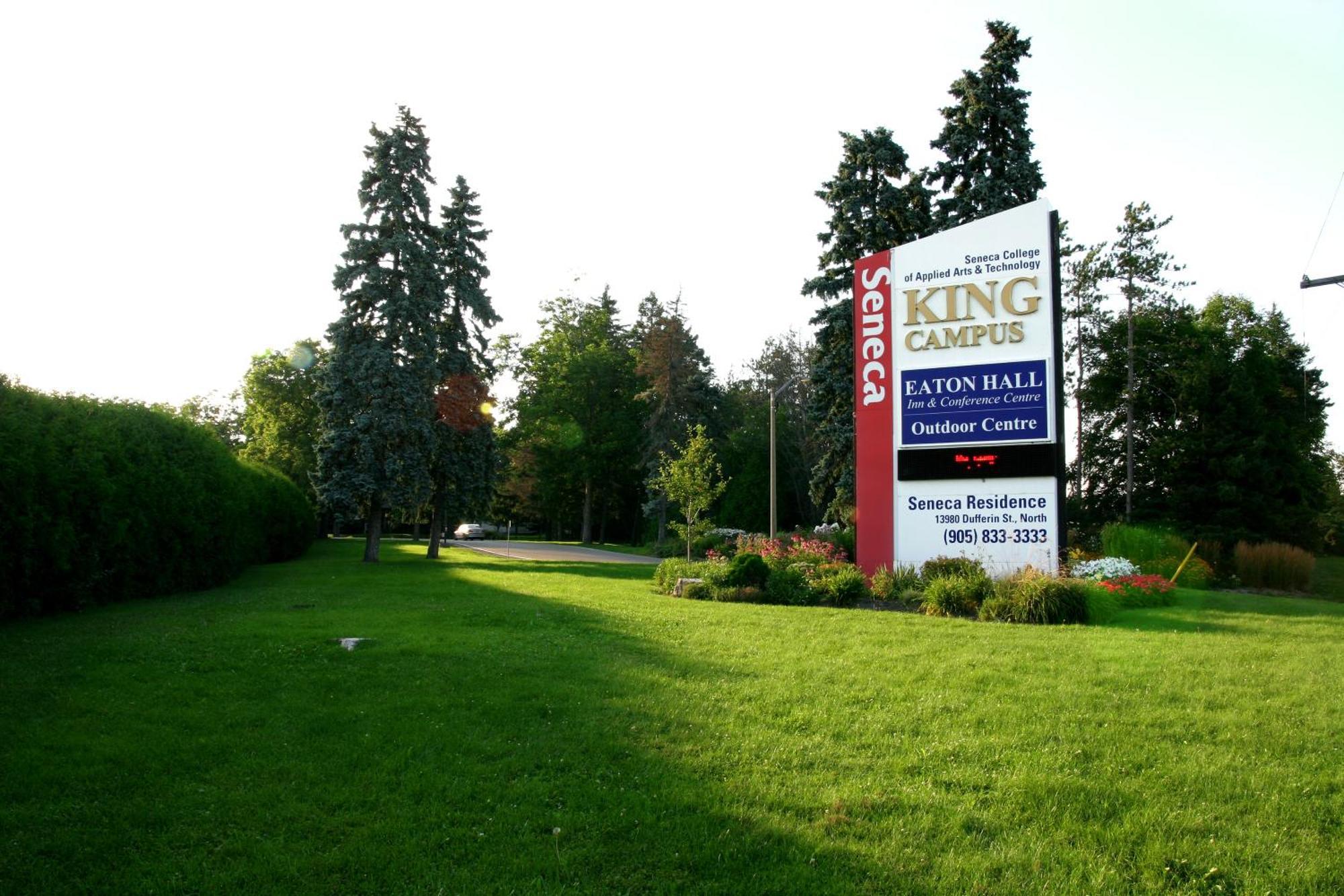 Residence & Conference Centre - King City Bagian luar foto