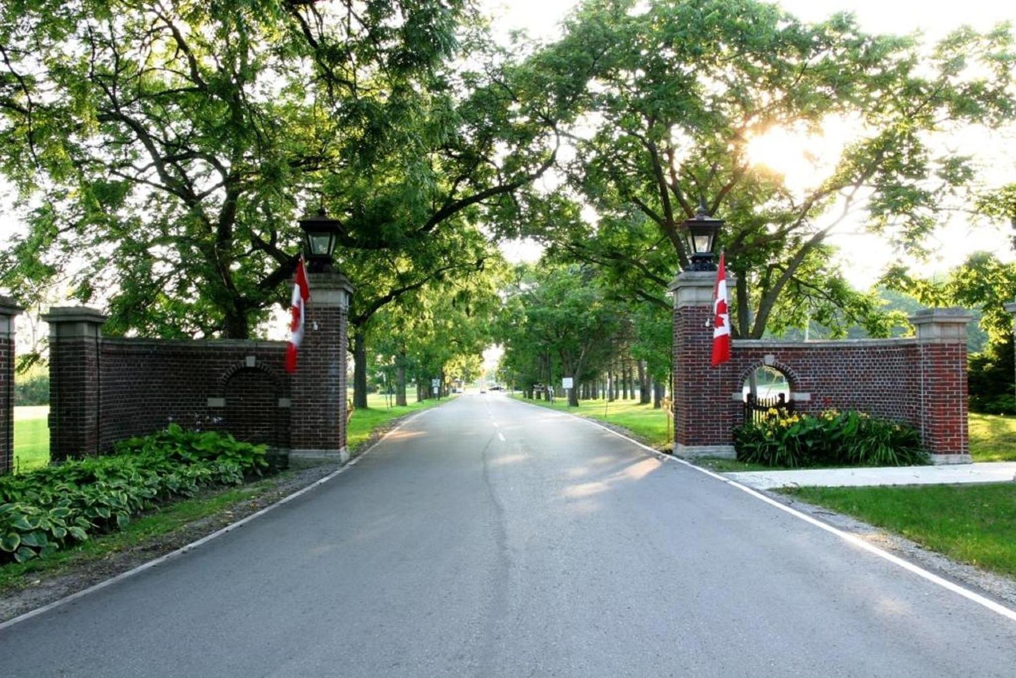 Residence & Conference Centre - King City Bagian luar foto